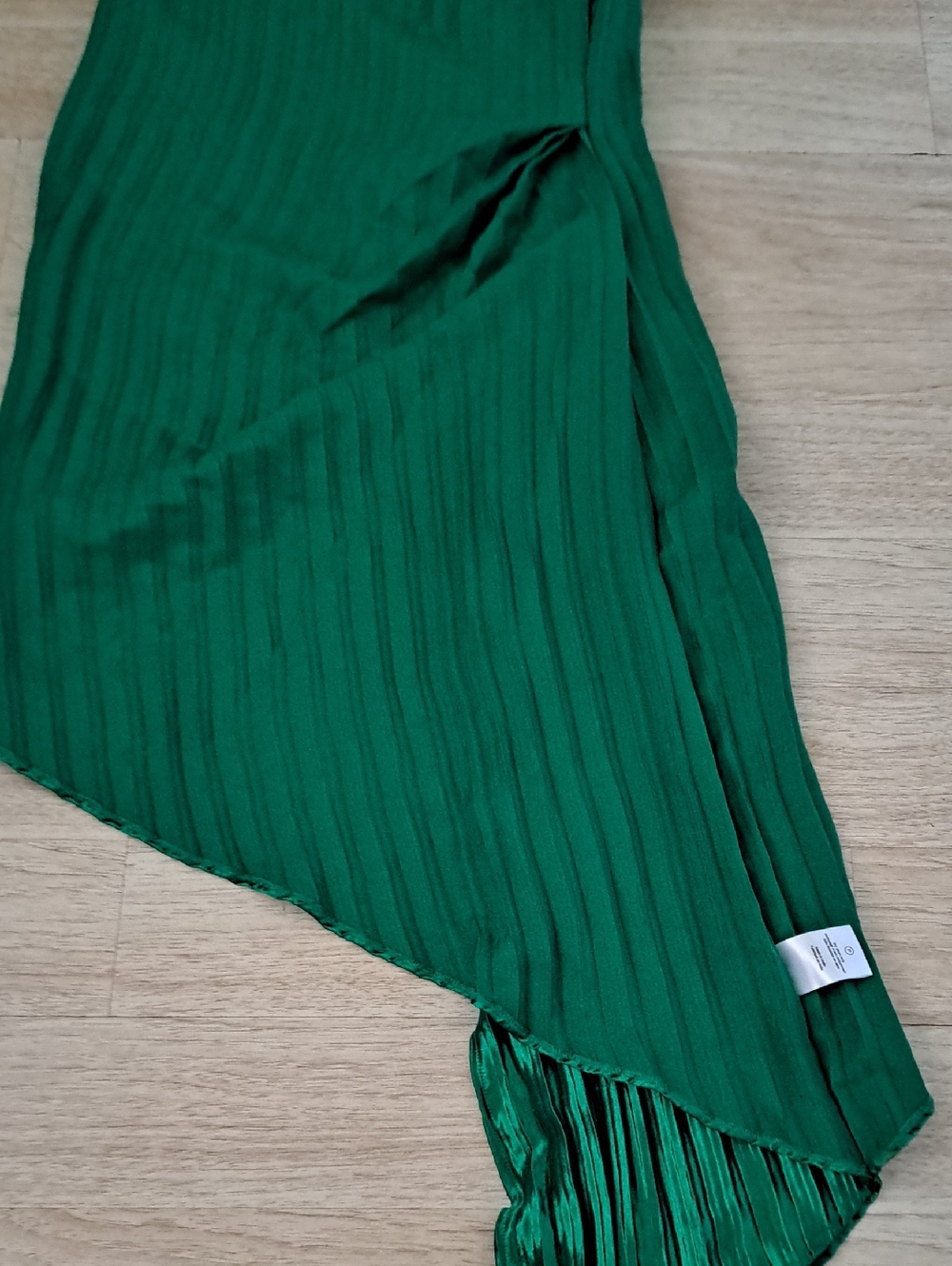 GUAPA Mini Dress  Green  Metallic One-Shoulder Pleated Skirt - Picture 10 of 12